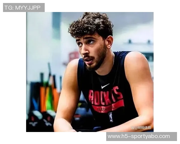 申京对女裁判的无理指责引发真粉丝不满假摔与抱怨行为令人厌烦 申京对女裁判的无理指责引发真粉丝不满假摔与抱怨行为令人厌烦